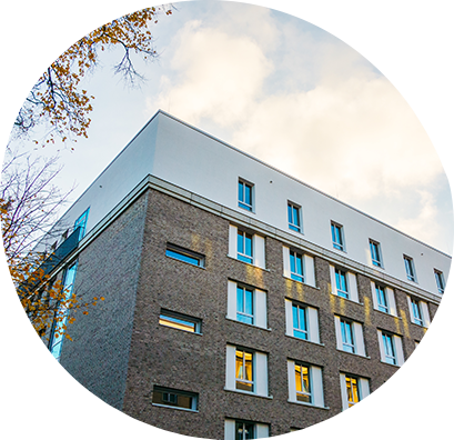 地域の病院、てんかん専門病院と連携します